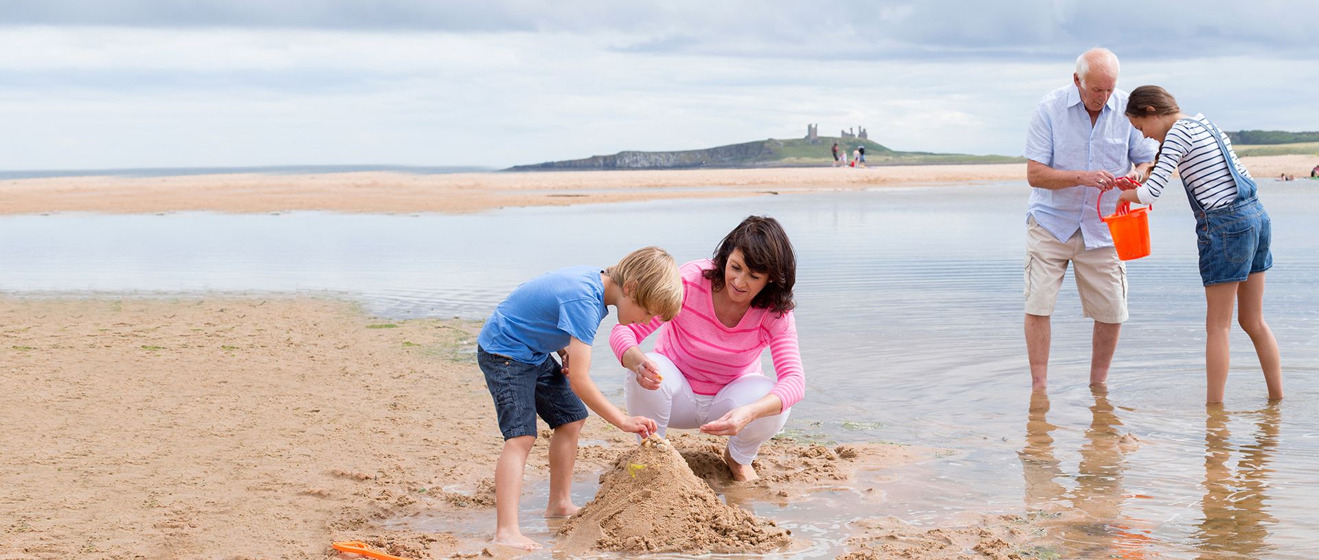 /cms-files/size-1950x830/2family-sandcastles.jpg